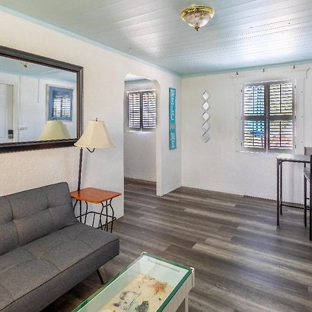 Bungalow 1 Minute From The Beach Suite #3 Englewood Bagian luar foto