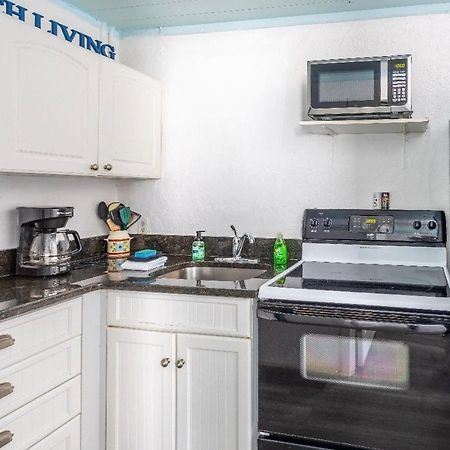Bungalow 1 Minute From The Beach Suite #3 Englewood Bagian luar foto
