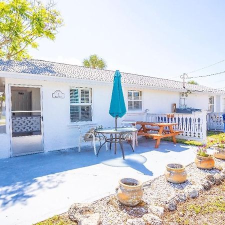 Bungalow 1 Minute From The Beach Suite #3 Englewood Bagian luar foto