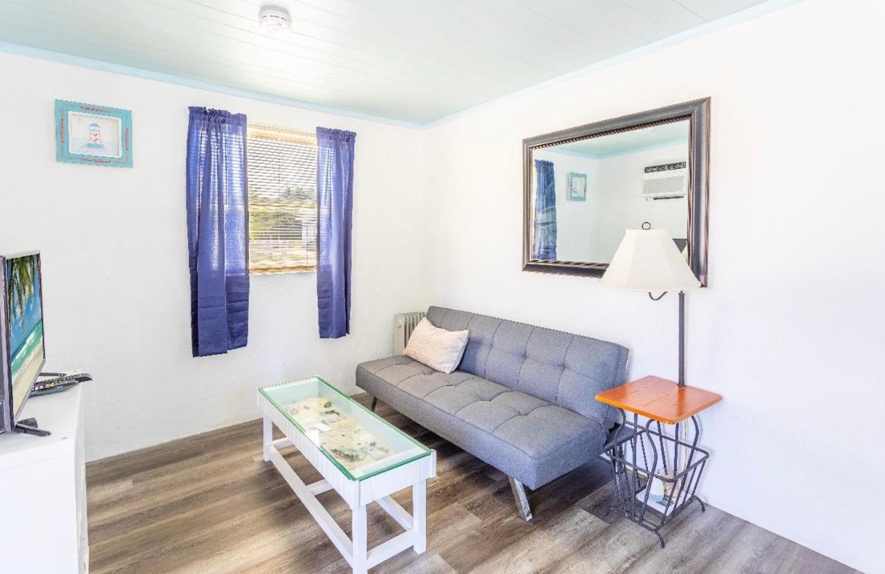 Bungalow 1 Minute From The Beach Suite #3 Englewood Bagian luar foto