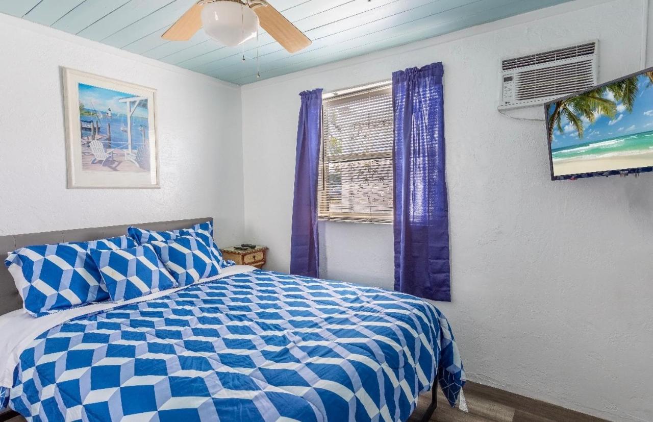 Bungalow 1 Minute From The Beach Suite #3 Englewood Bagian luar foto