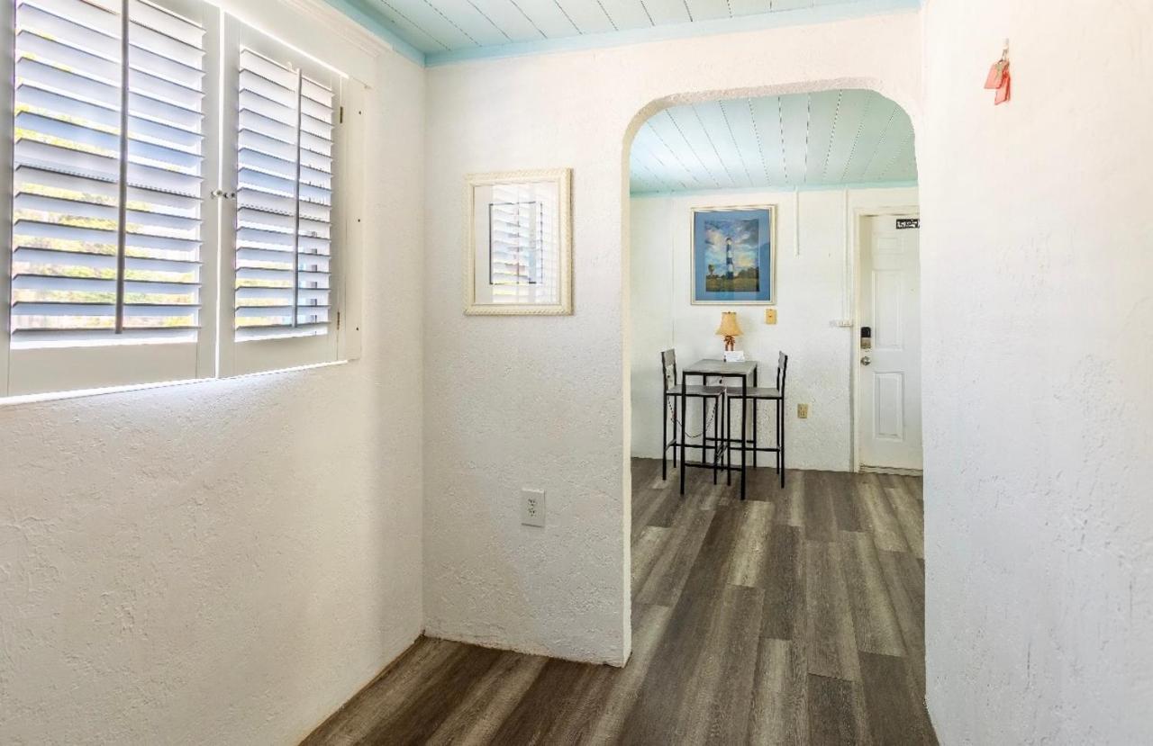 Bungalow 1 Minute From The Beach Suite #3 Englewood Bagian luar foto