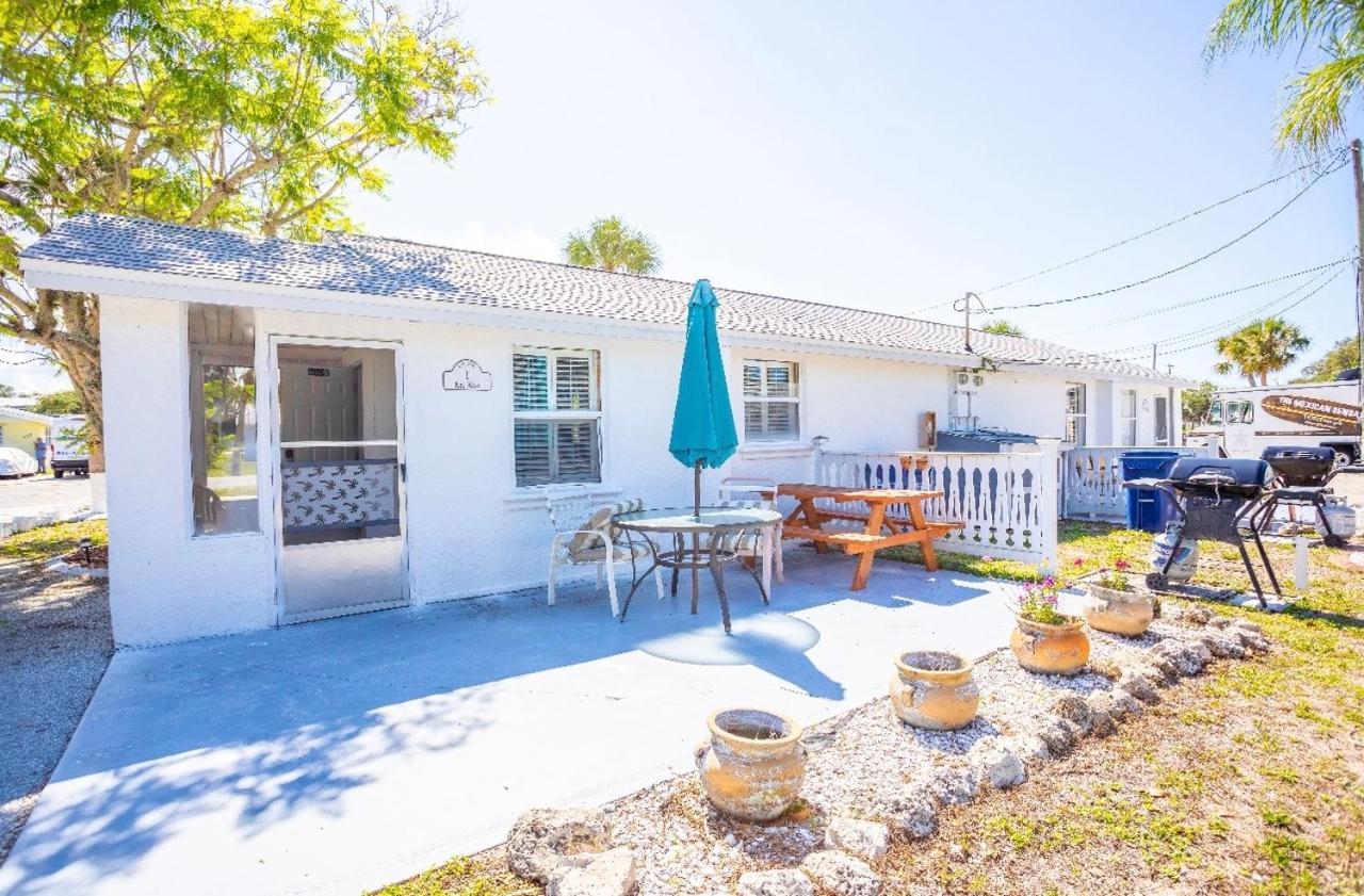 Bungalow 1 Minute From The Beach Suite #3 Englewood Bagian luar foto